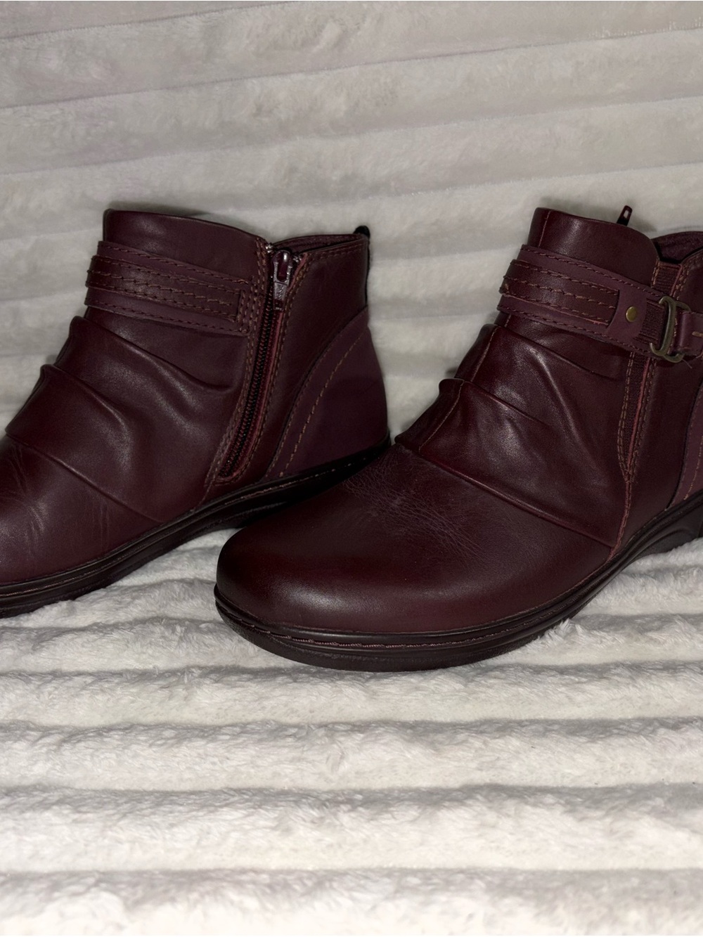 Earth Origins Women's Ankle Boots in Dark Burgundy 8M